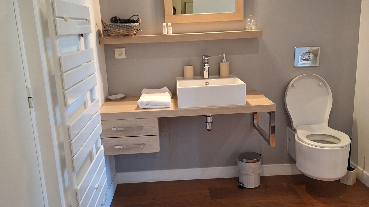 Photo of Bathroom in Ouveillan