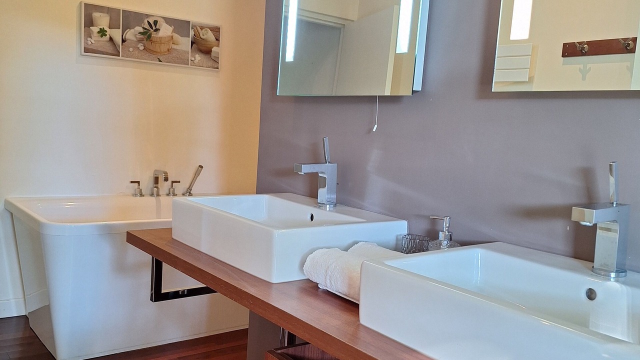 Photo of Bathroom in Ouveillan