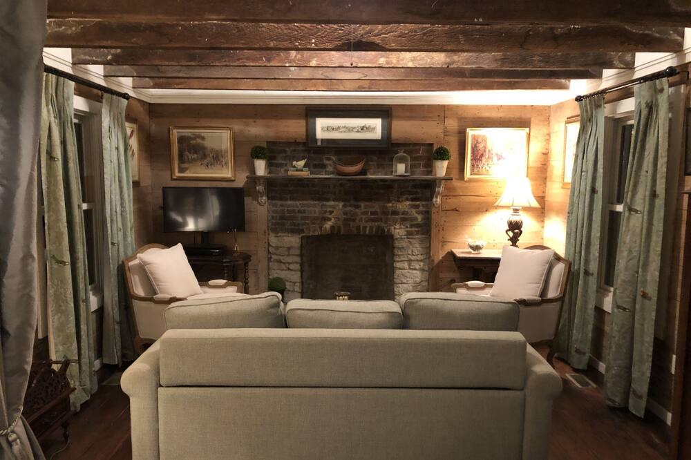 Photo of Livingroom in Lexington