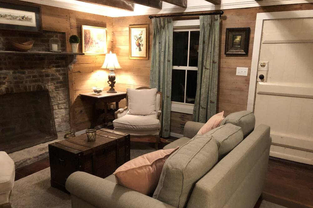 Photo of Livingroom in Lexington