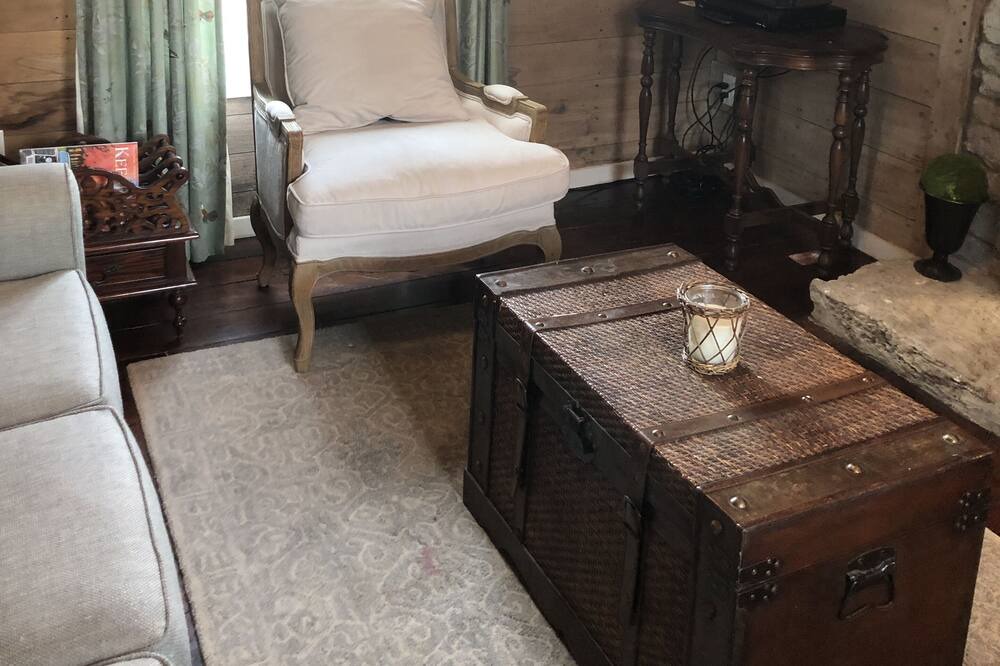 Photo of Livingroom in Lexington