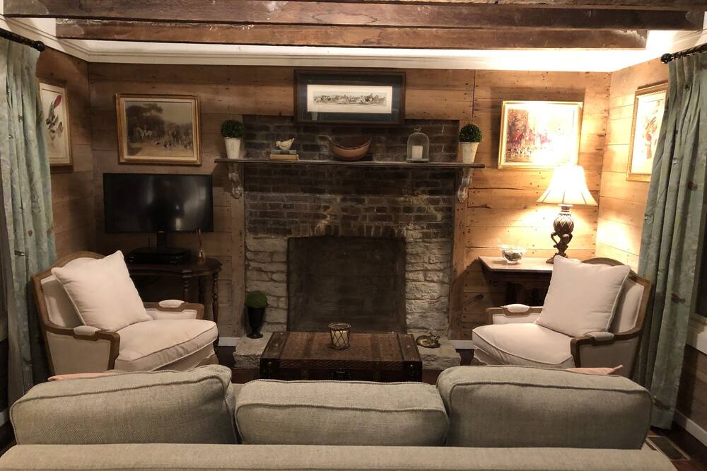 Photo of Livingroom in Lexington