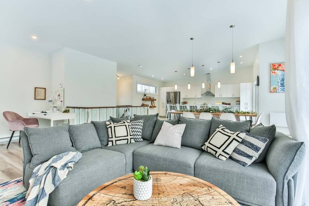 Photo of Livingroom in Val-des-Monts