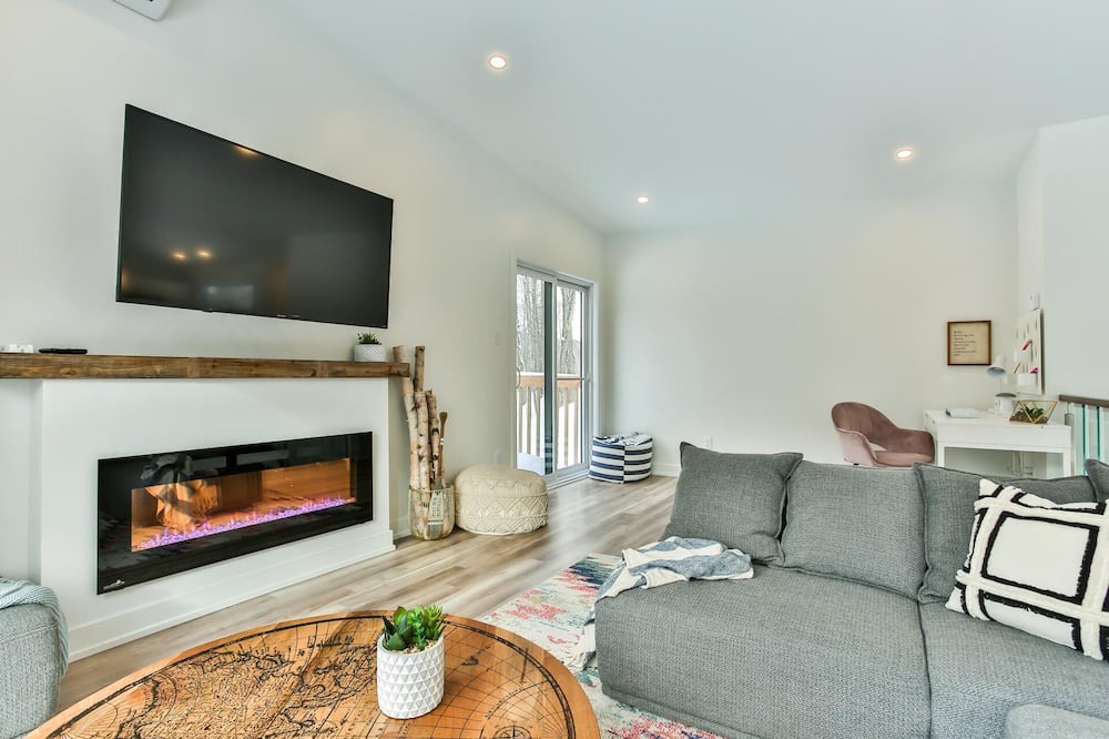 Photo of Livingroom in Val-des-Monts