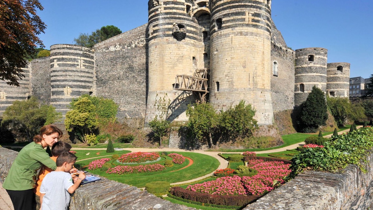 Photo of Buildings in Chinon