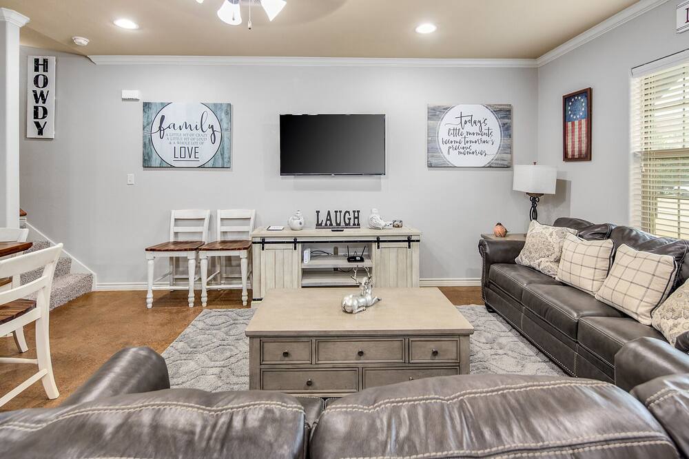 Photo of Livingroom in College Station