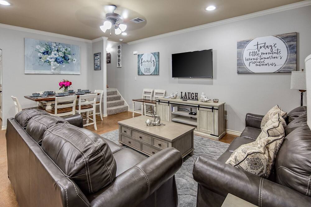 Photo of Livingroom in College Station