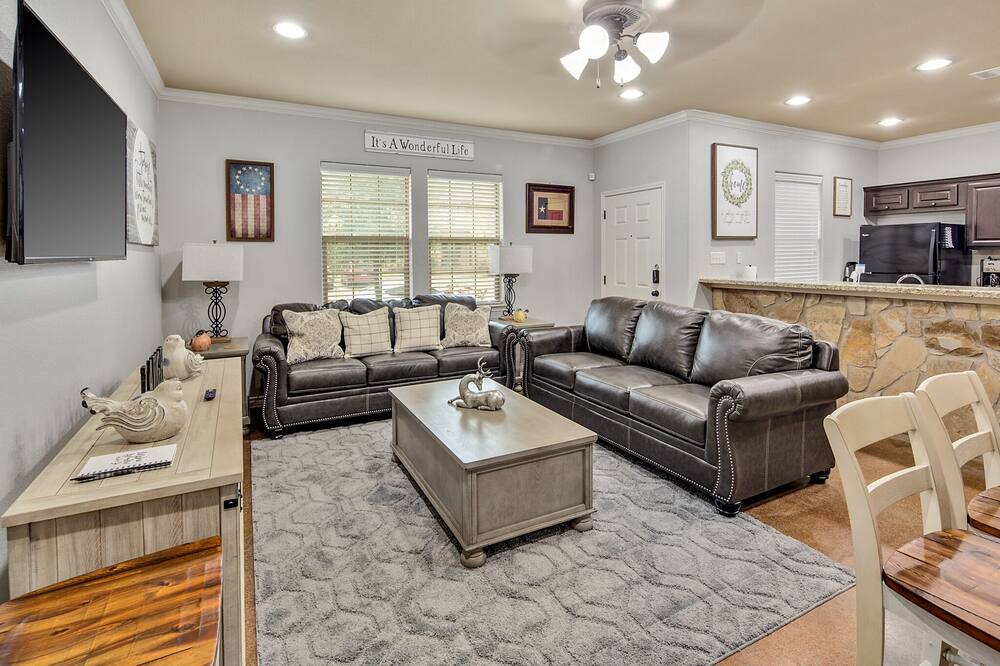 Photo of Livingroom in College Station