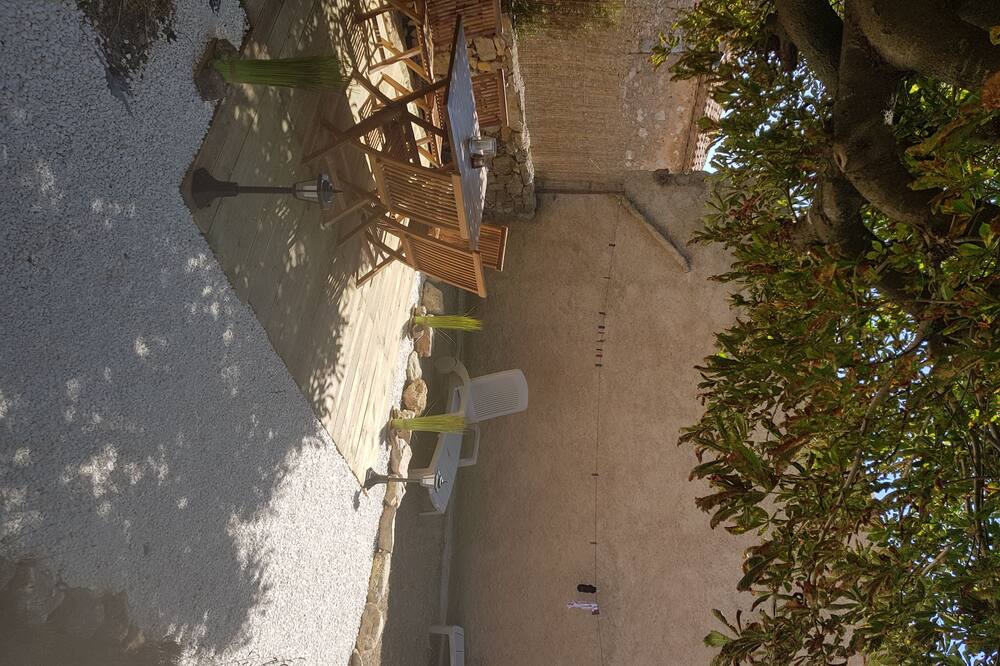 Photo of Outdoor in Fontjoncouse