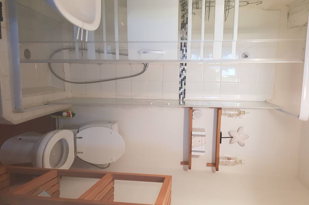 Photo of Bathroom in Fontjoncouse