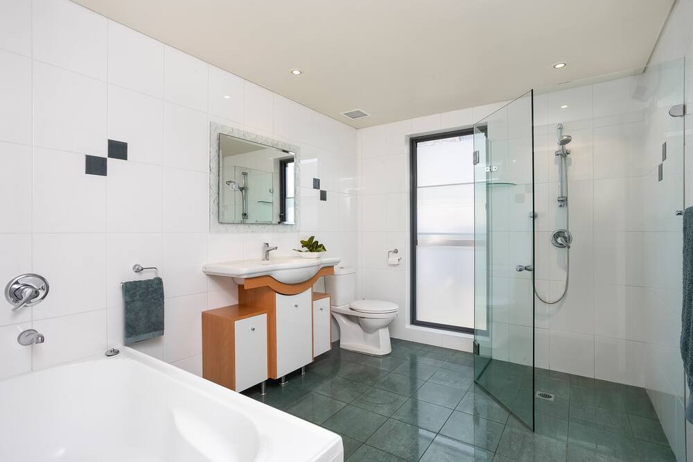 Photo of Bathroom in Freshwater