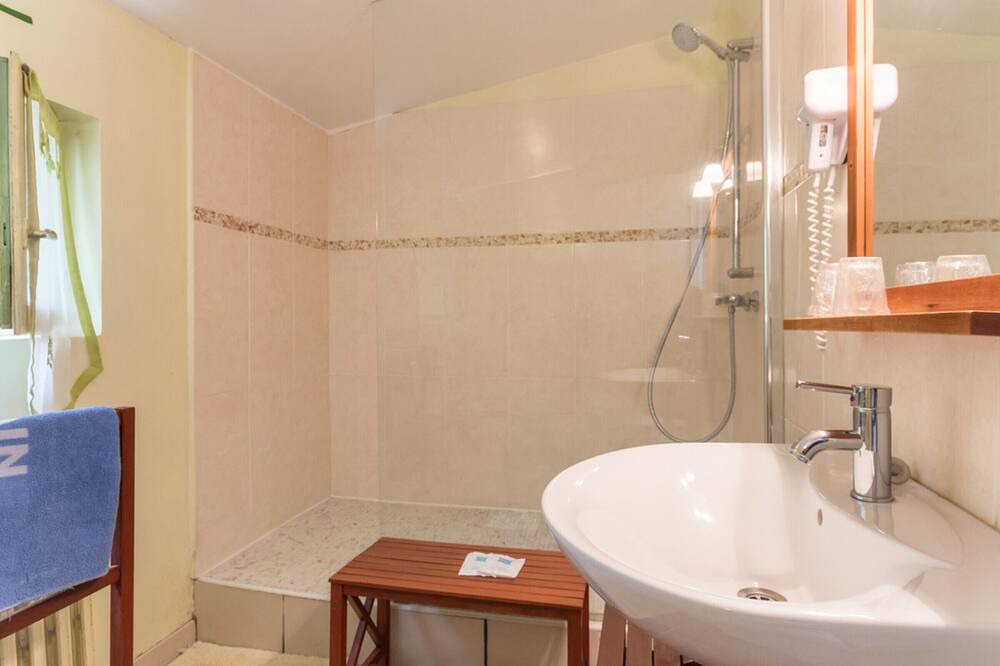 Photo of Bathroom in Bordeaux-Saint-Clair