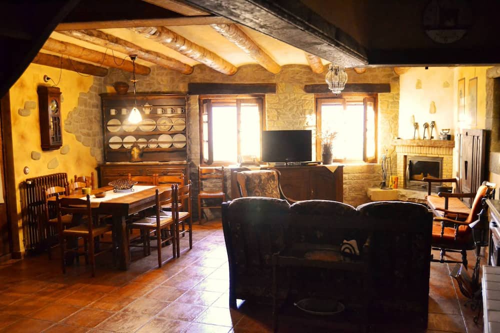 Photo of Livingroom in Artieda