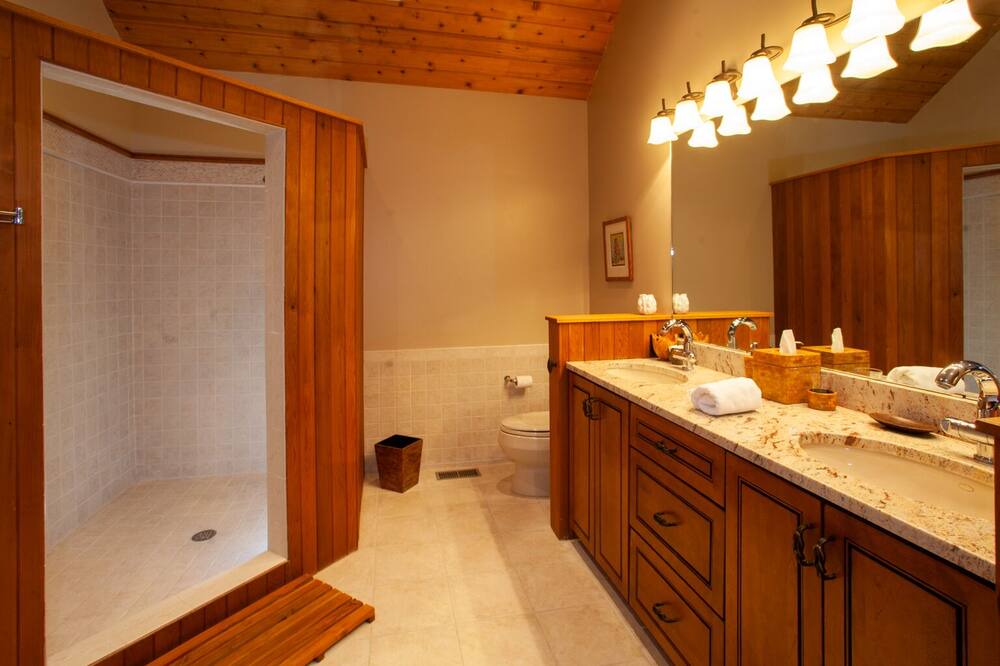 Photo of Bathroom in Gardiner