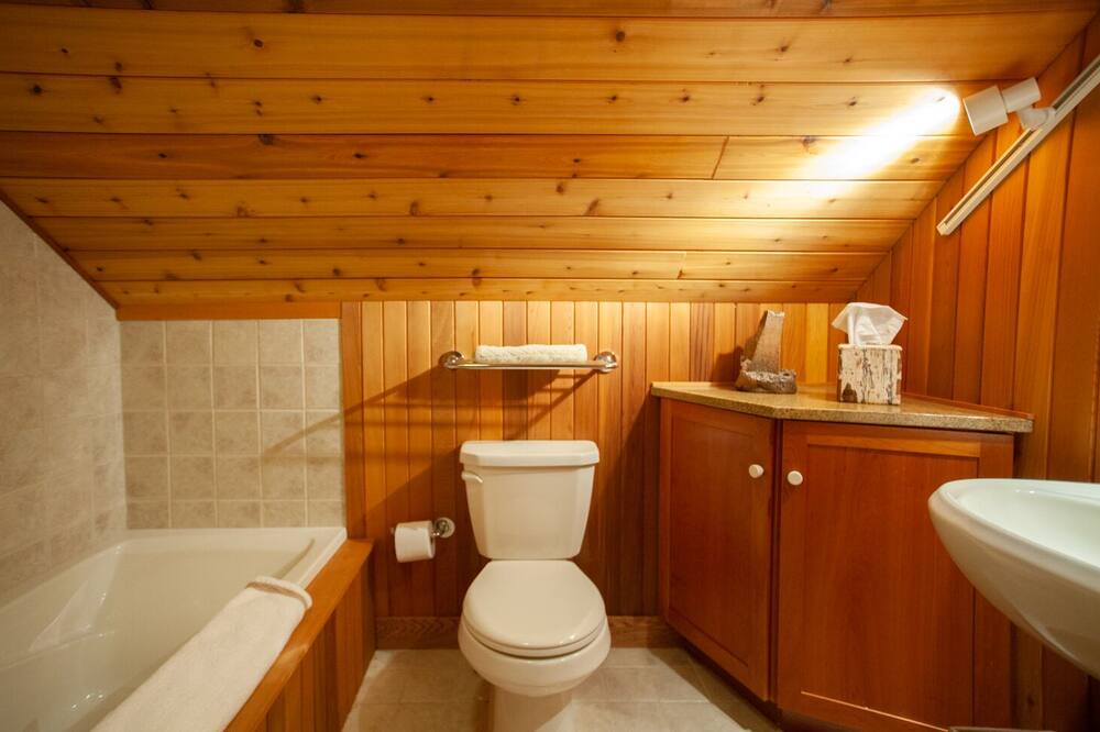 Photo of Bathroom in Gardiner