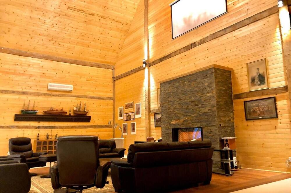 Photo of Livingroom in Ramara
