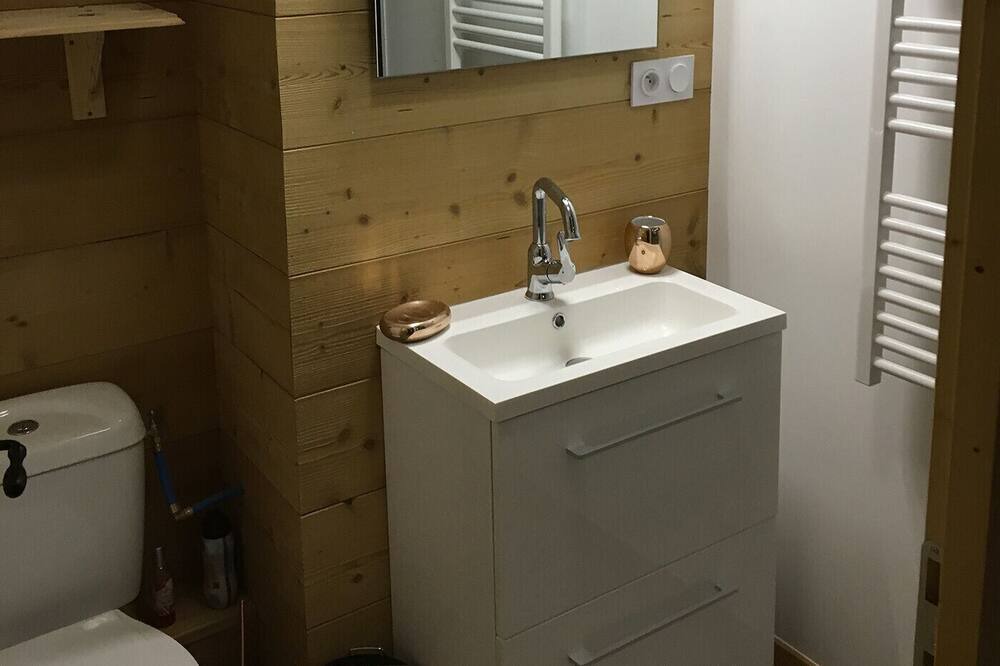 Photo of Bathroom in Genos