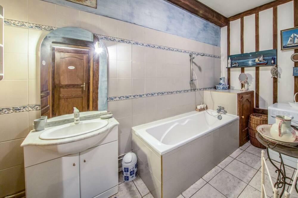 Photo of Bathroom in Paluel
