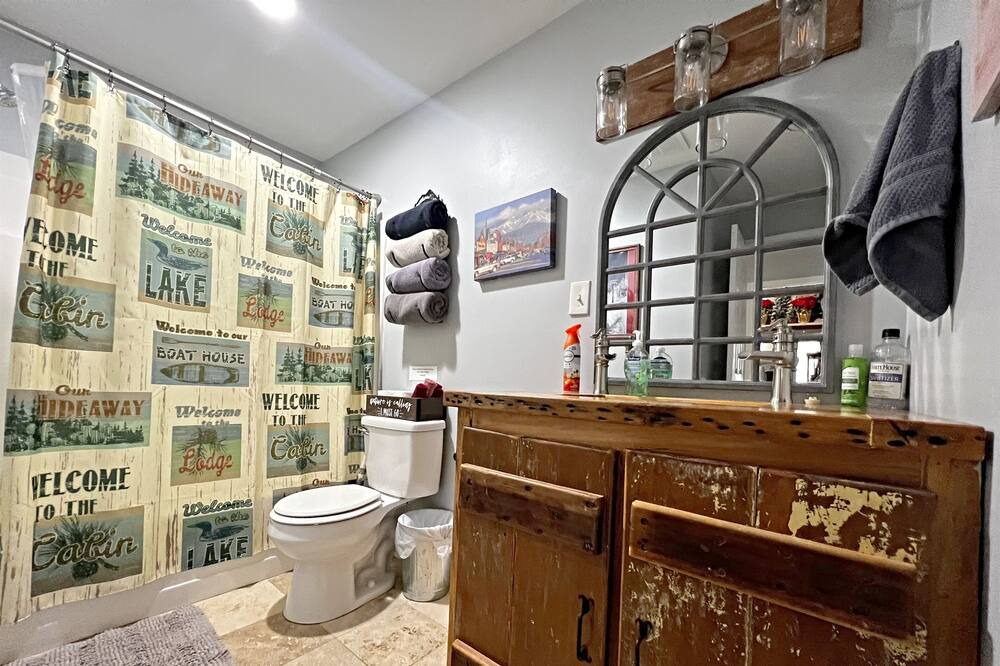 Photo of Bathroom in Luray