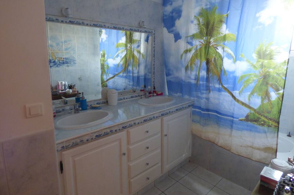 Photo of Bathroom in Tournissan