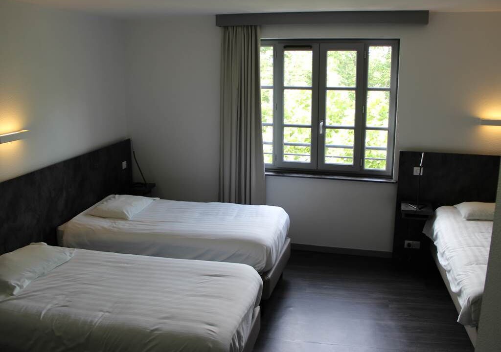 Photo of Others in Valence