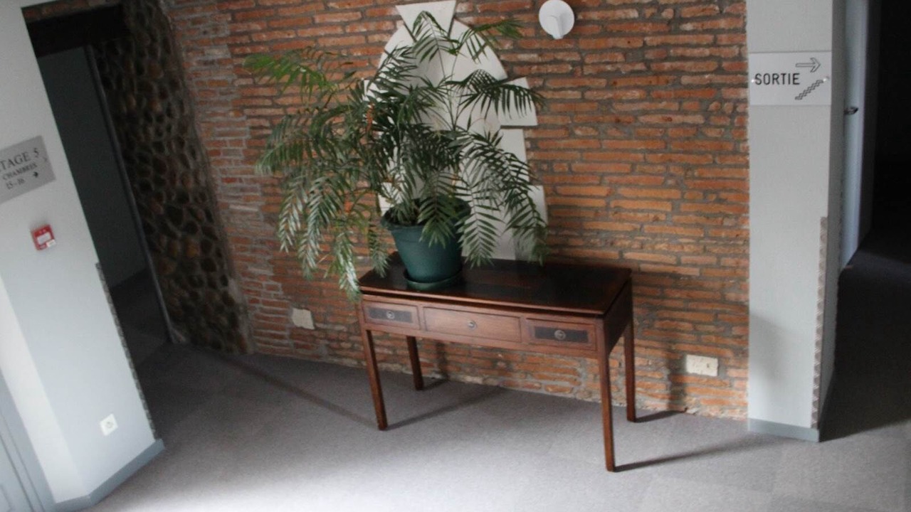 Photo of Others in Valence