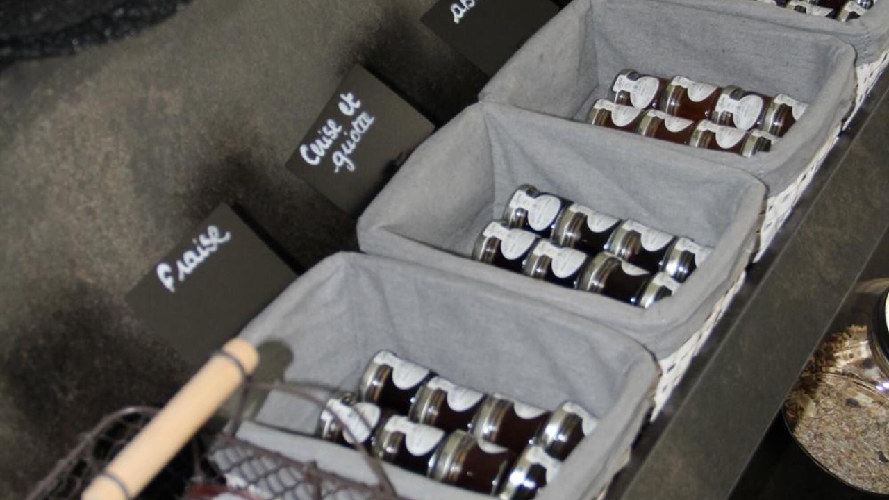 Photo of Others in Valence