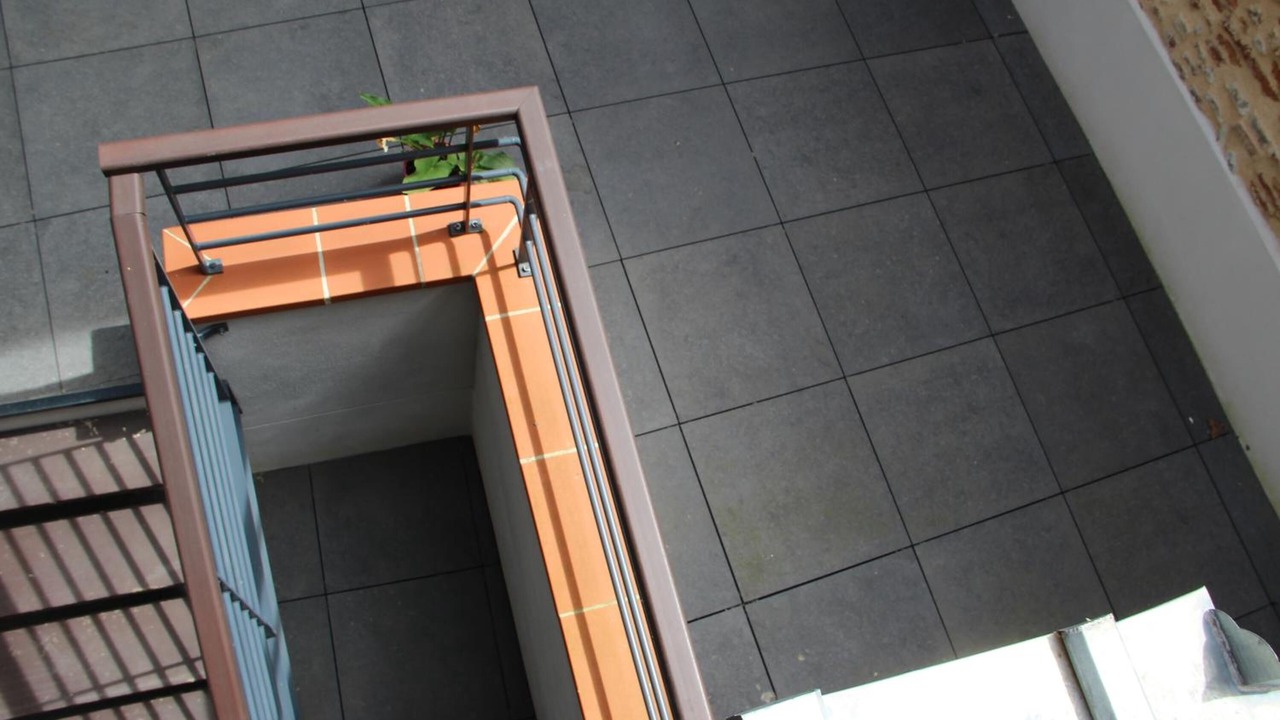 Photo of Others in Valence