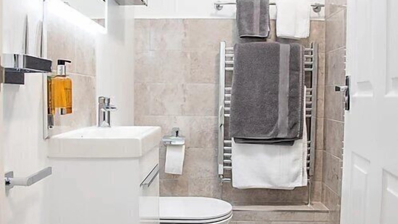 Photo of Bathroom in Weyhill