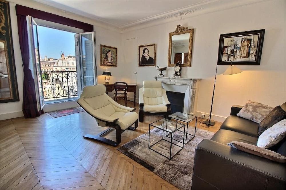 Photo of Livingroom in Notre Dame
