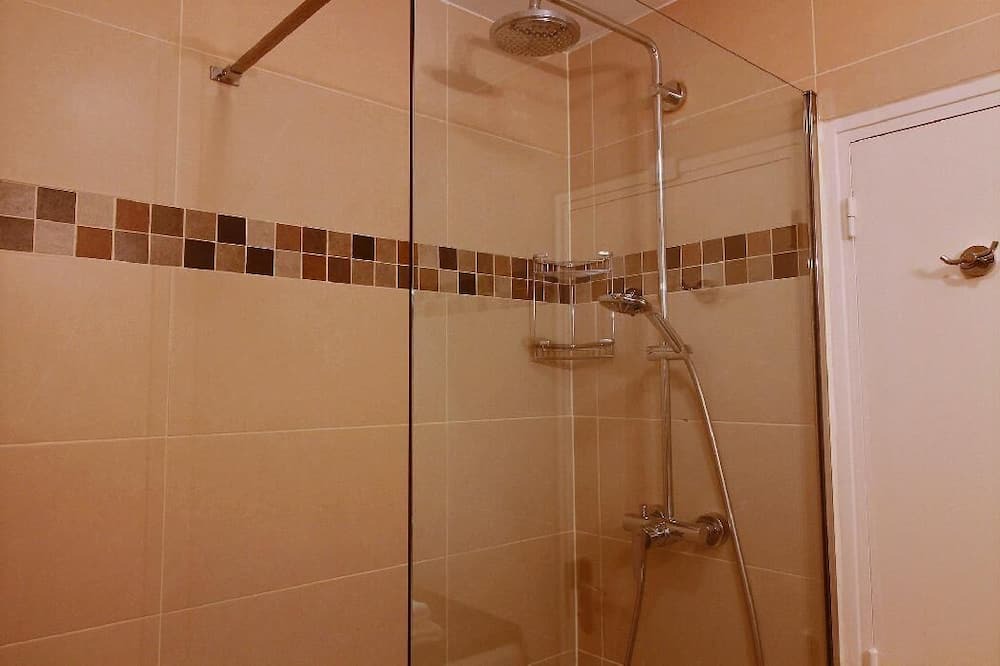 Photo of Bathroom in Arsenal