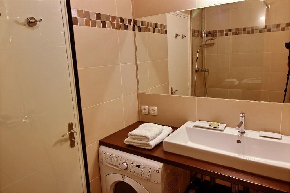 Photo of Bathroom in Arsenal