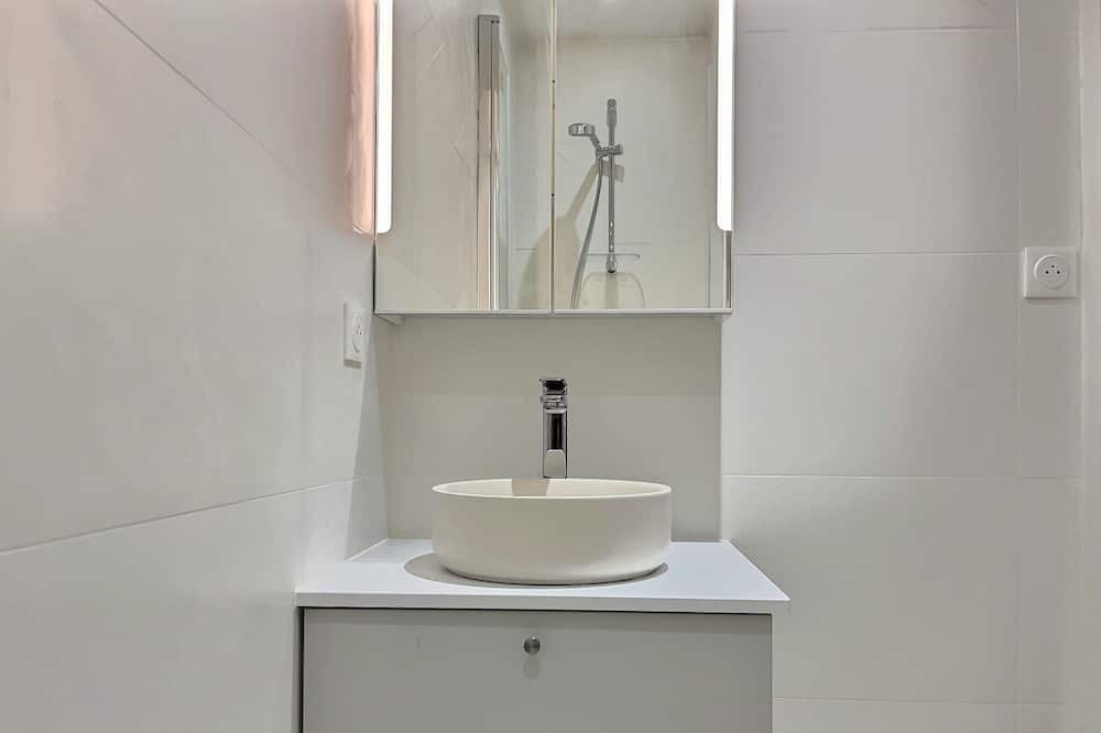 Photo of Bathroom in Arsenal