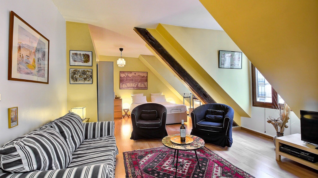 Photo of Livingroom in Archives