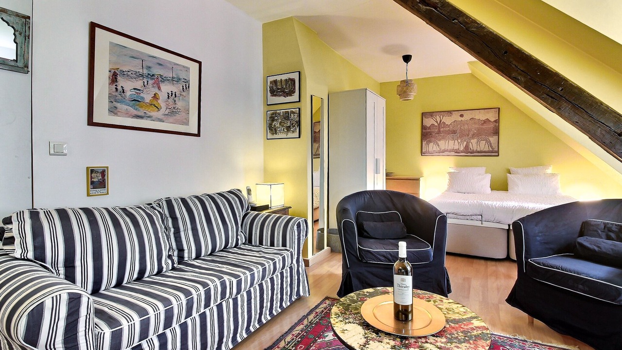 Photo of Livingroom in Archives