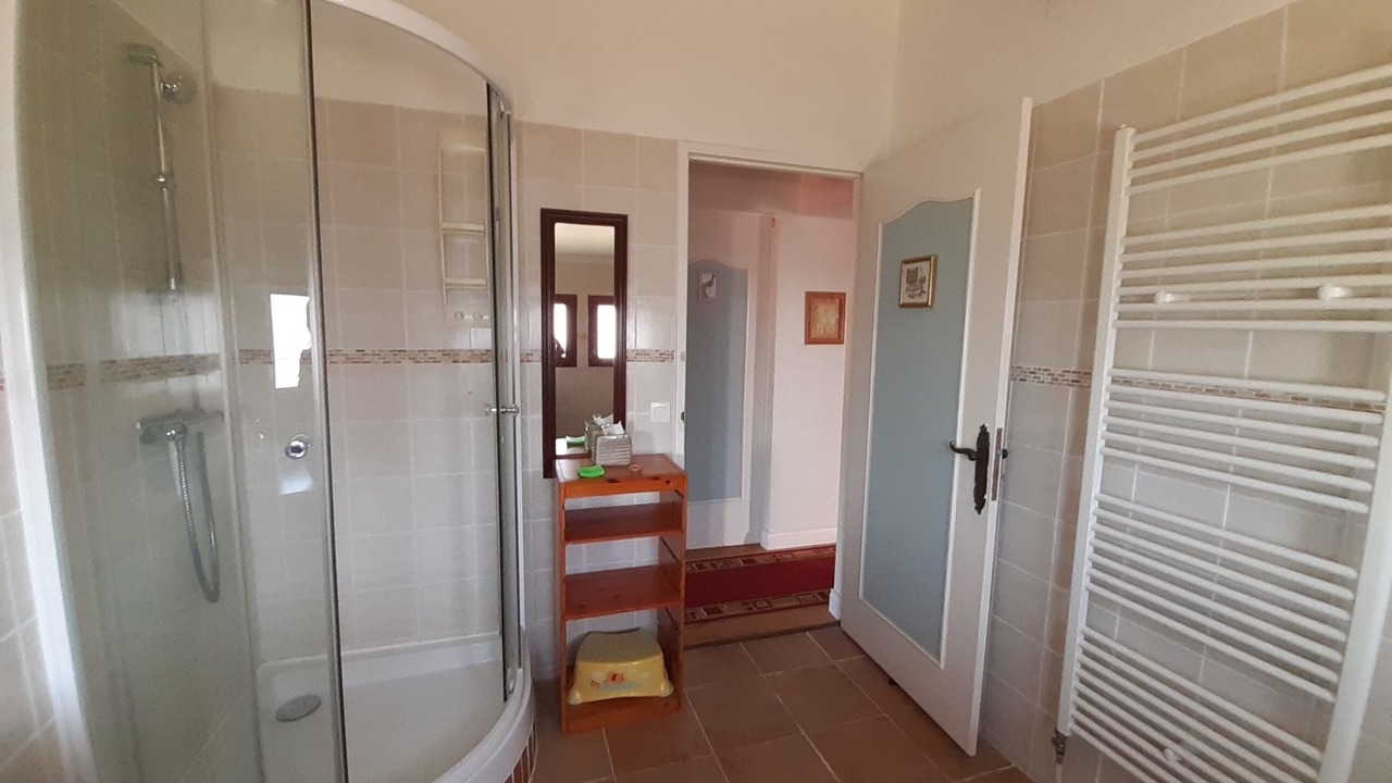 Photo of Bathroom in Saint-Aulaye-Puymangou