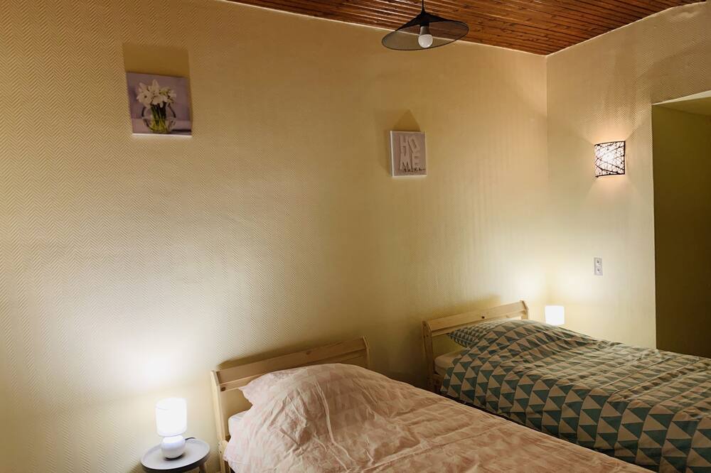 Photo of Bedroom in Saulieu