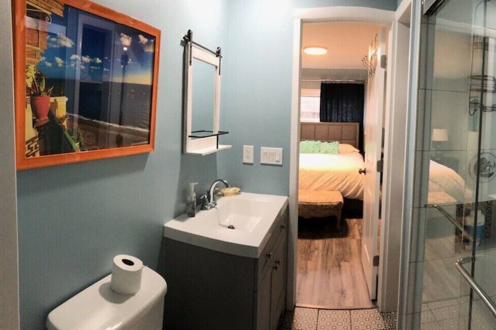 Photo of Bathroom in Shawanese