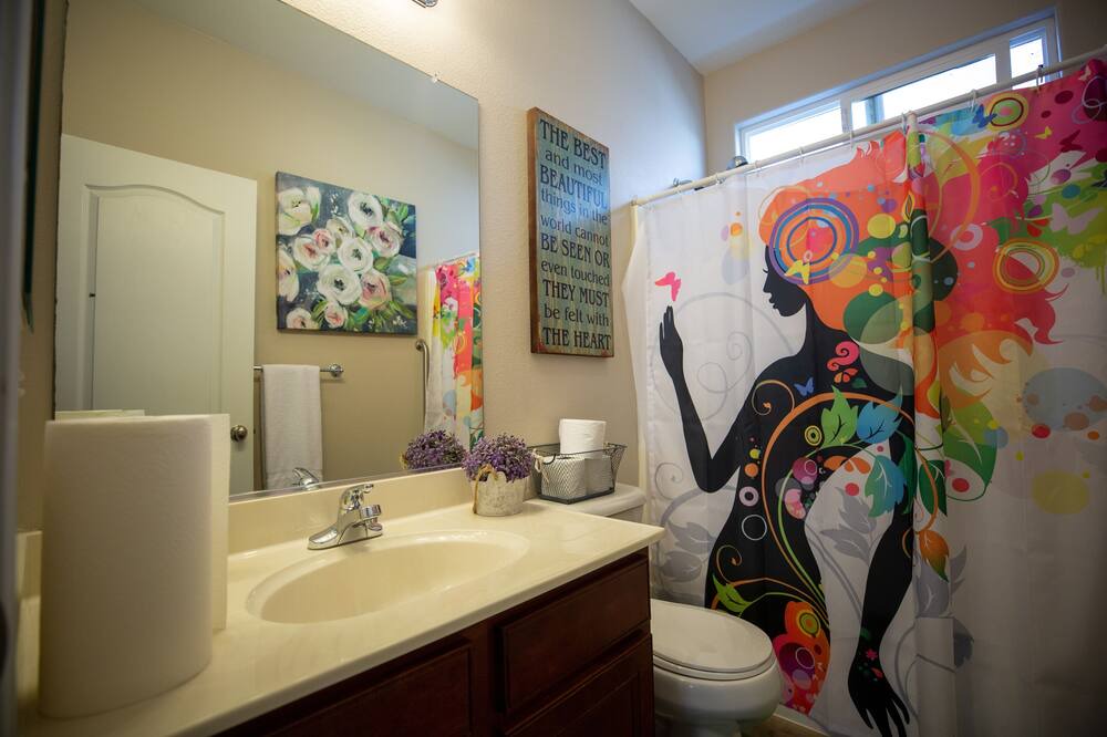 Photo of Bathroom in North Natomas
