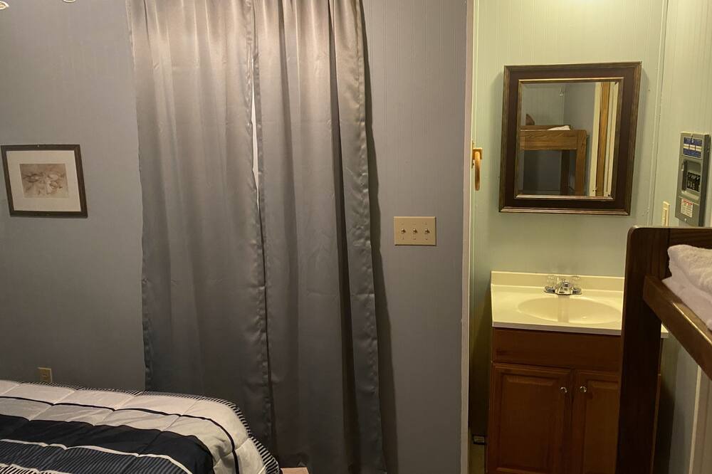 Photo of Bedroom in Grove