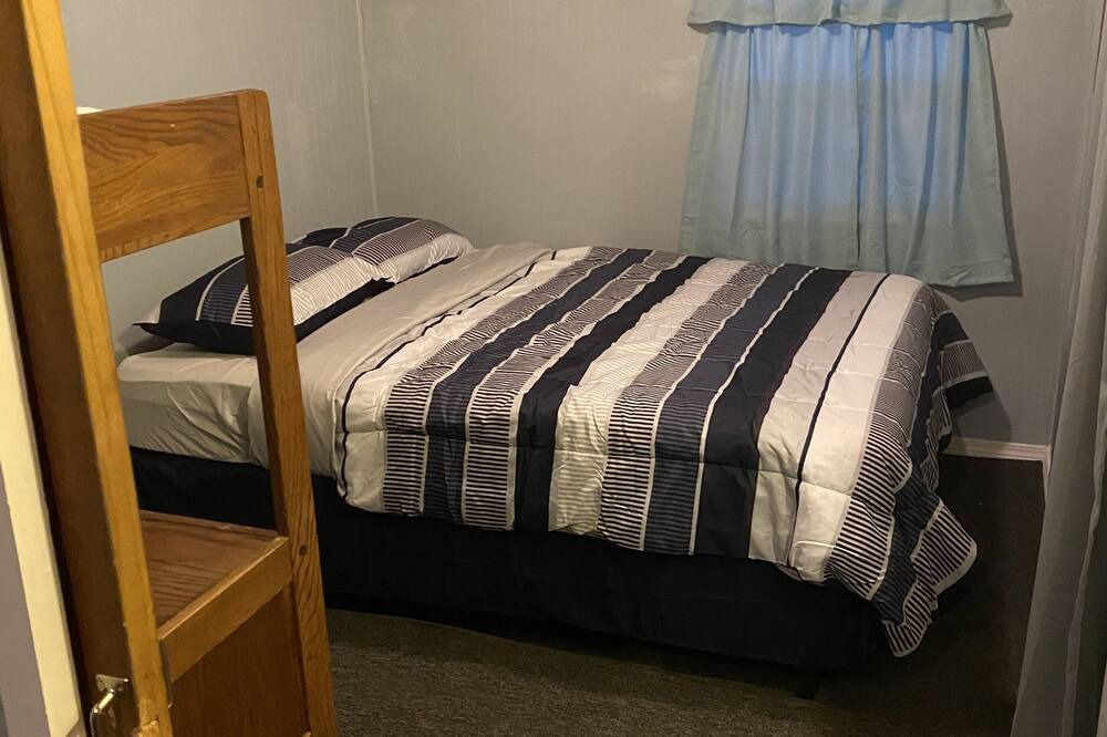 Photo of Bedroom in Grove