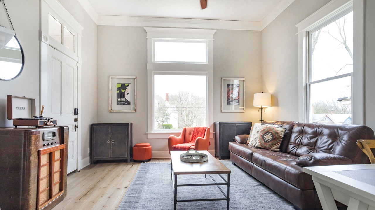 Photo of Livingroom in Five Points
