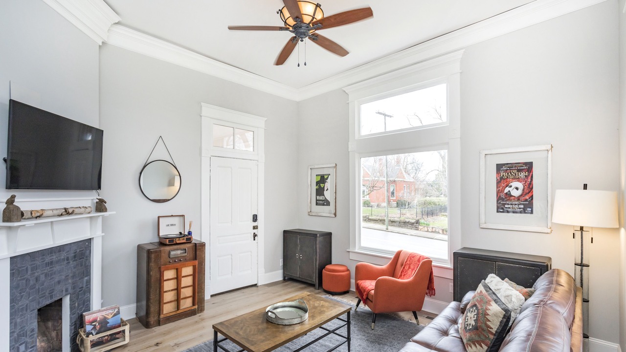 Photo of Livingroom in Five Points