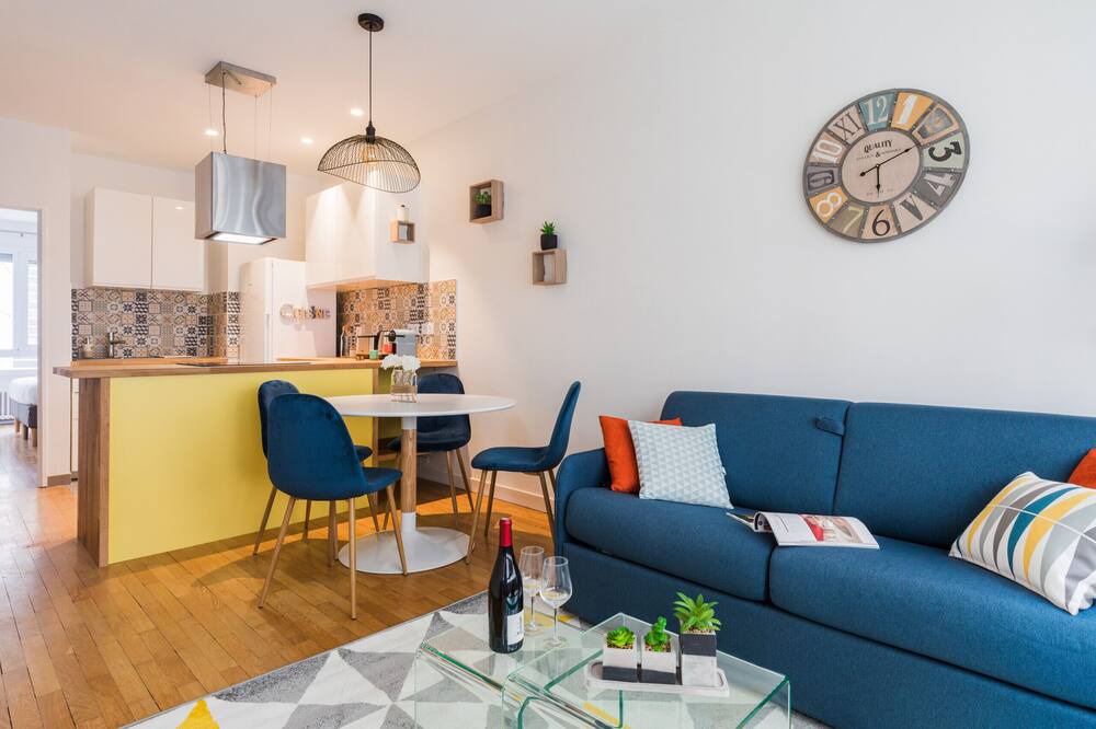 Photo of Livingroom in Jules Ferry - Recamier