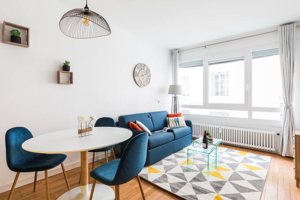 Photo of Livingroom in Jules Ferry - Recamier