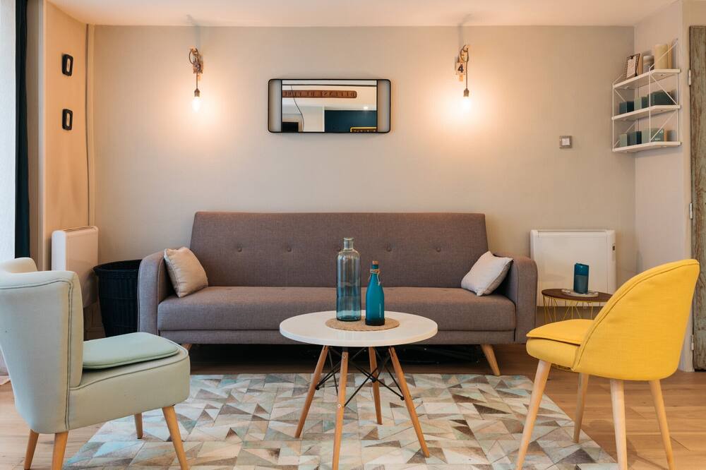 Photo of Livingroom in Jules Ferry - Recamier