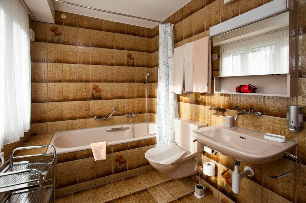 Photo of Bathroom in Daellikon