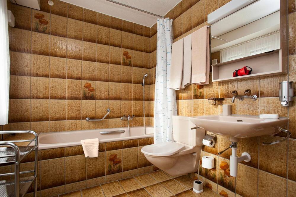 Photo of Bathroom in Daellikon