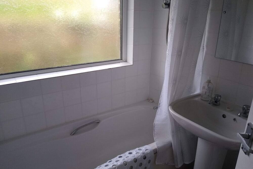 Photo of Bathroom in Mortehoe