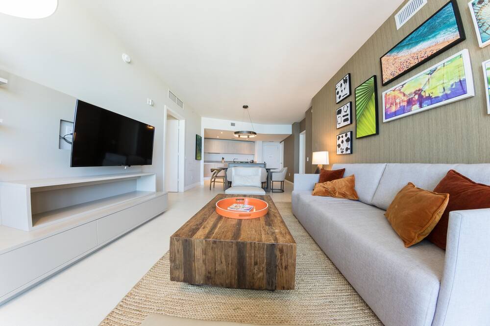 Photo of Livingroom in Hollywood South Central Beach